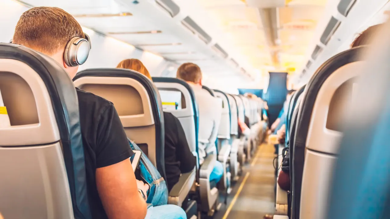 Boka flyg smart och spara pengar